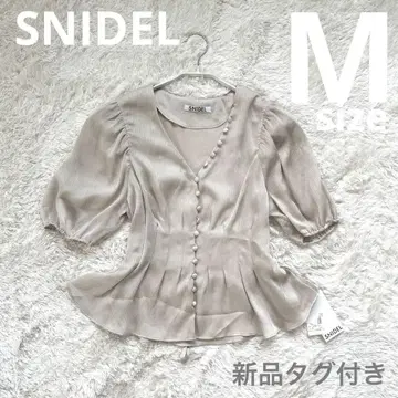 [택 포함 새상품] SNIDEL 새틴 페플럼 블라우스 스나이델 상의