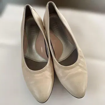 핏핏 포인티드 펌프스니커 II 베이지 24cm