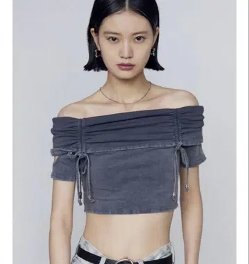 EMODA 에모다 개더 오프숄더 리본 탑 그레이