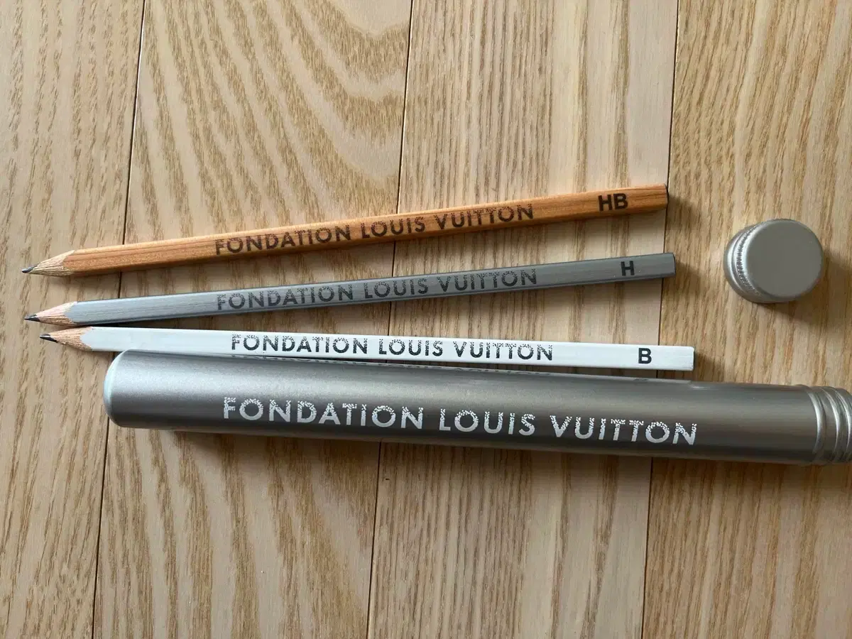 New Louis Vuitton Pencil Set