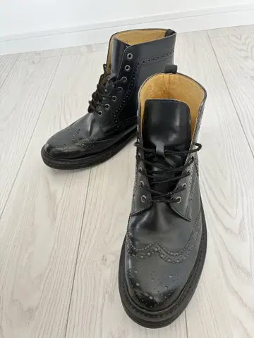 블랙 가죽 브로그 하이컷 부츠