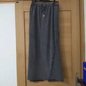 지나시스 절개 컷 내로우 스커트