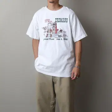 1990's Printed T-shirt 'hangin'out with'