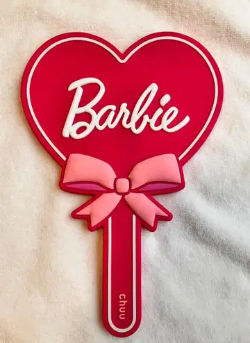 [새상품] chuu 한국 x Barbie 콜라보 손거울
