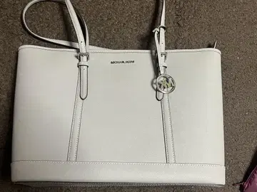 MICHAEL KORS JET SET TRAVEL 탑 지퍼 토트