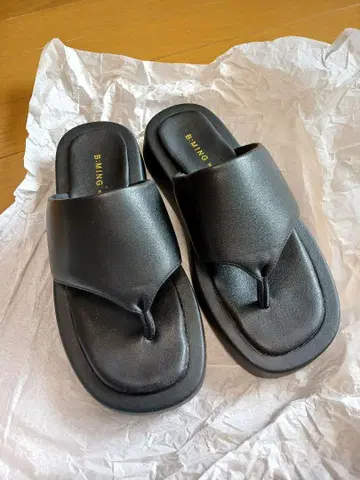 [새상품급] 23.5cm 블랙 여성용 통굽 플립플랍