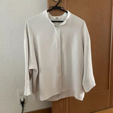 UNIQLO 드레이프 블라우스