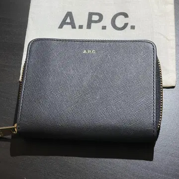아페쎄 A.P.C. 엠보 블랙 가죽 접이식 지갑