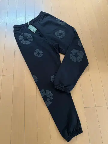 DENIM TEARS 블랙 조거 팬츠