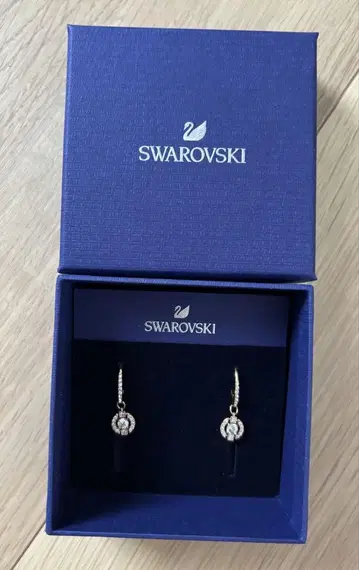 [거의 미사용 새상품] 정품 Swarovski 크리스탈 귀걸이