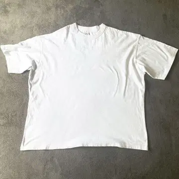 훼미리마트 x 카우라무 빅 T셔츠