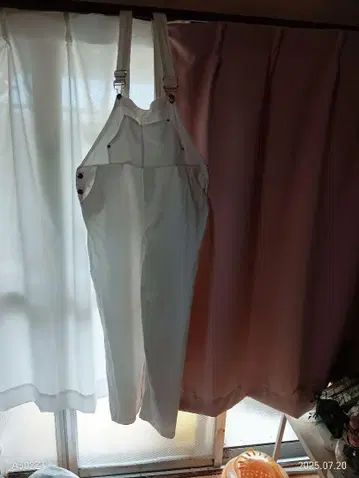 화이트 데님 멜빵바지