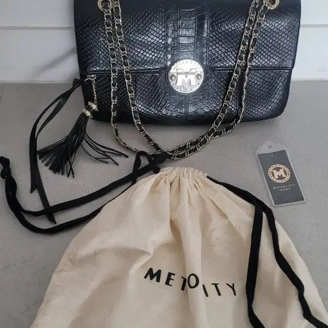 METROCITY | 메트로시티 Metrocity Bag on Bunjang Global Site.