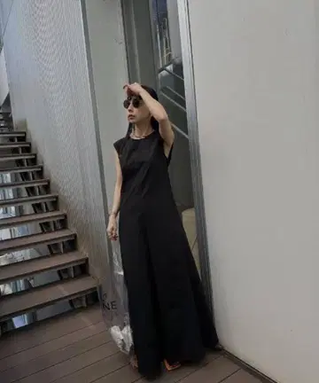 VOLUME HEM COTTON COLOR DRESS 블랙 S 사이즈