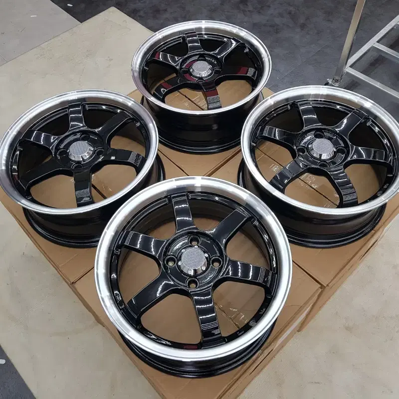 신품 14인치 T-37 TE37스타일 사제휠 블랙 림 폴리쉬