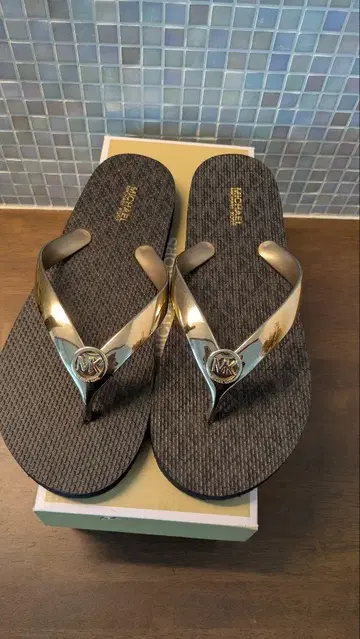 [미사용 새상품] MICHAEL KORS 샌들