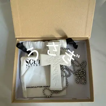 Sculptor Cross Leather Strap Wallet 화이트