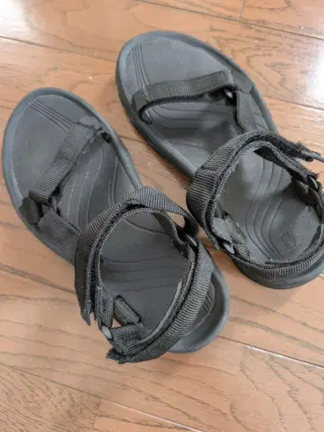 Teva 블랙 스포츠 샌들
