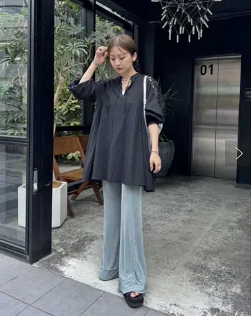 카스타네 시어 리브 프릴 팬츠