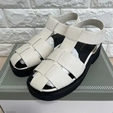 새상품 CHIAKI KATAGIRI 통굽 구르카 샌들 아이보리 23cm