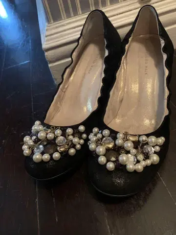 tsmori chisato 블랙 펄 장식 고양이 비쥬 펌프스 중간 힐