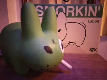 Frank Kozik Kidrobot 스모킹 토끼 소프트 비닐 피규어