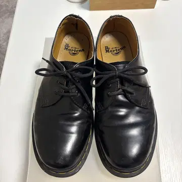 Dr. Martens 블랙 3홀