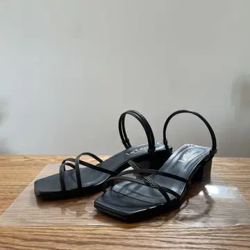 [미사용 새상품] Le Talon 르탈론 블랙 샌들 뮬 24.0cm