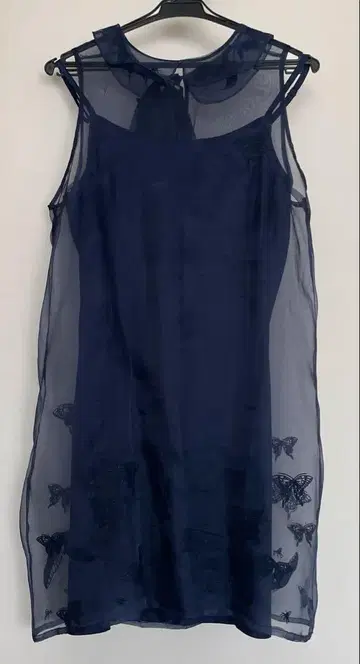 네이비 나비 자수 슬리브리스 튜닉