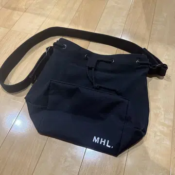 MHL. 숄더백 블랙