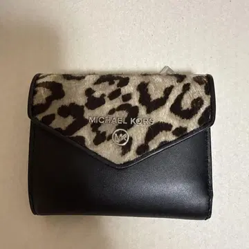 MICHAEL KORS 레오파드 무늬 3단 폴더형 지갑