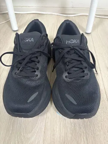 HOKA Bondi 블랙 러닝화