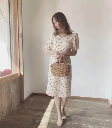 PUI 체리 패턴 반팔 무릎 기장 원피스