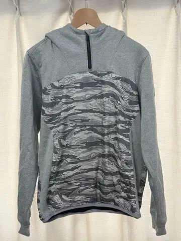 UNDER ARMOUR 후드 부착 남성 의류
