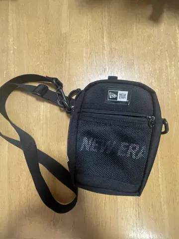 NEW ERA 블랙 숄더백