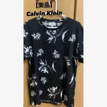 Calvin Klein 꽃무늬 티셔츠