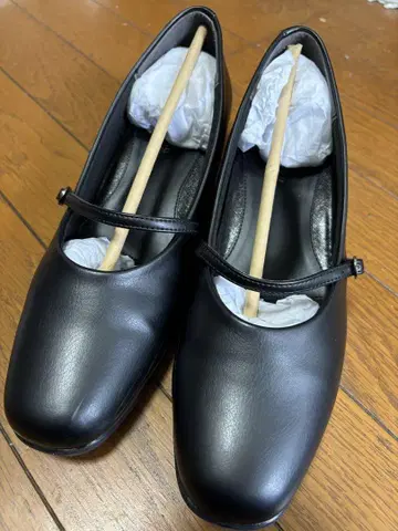 블랙 스트랩 펌프스 힐 3.5cm