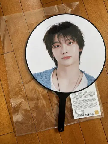 BOYNEXTDOOR 성호 부채