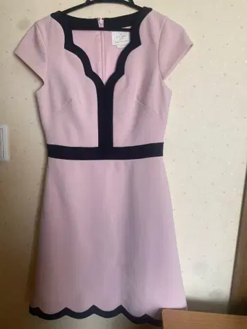 요시네 쿄코 착용 kate spade 스캘럽 넥 원피스 핑크