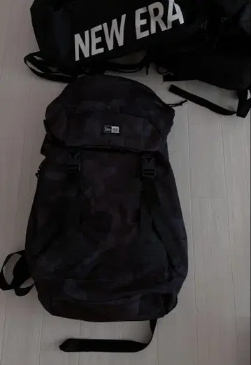 *NEW ERA *뉴에라 *블랙 카모플라쥬 백팩 대용량 모자 수납