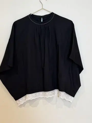 블랑베르 블랙 코튼 상의 레이스 밑단 38 미사용 새상품