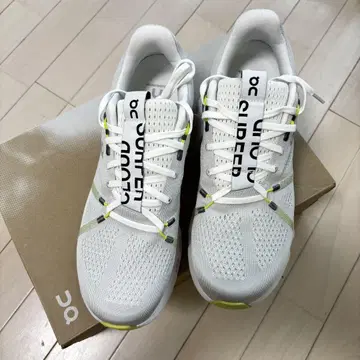 On Cloudsurfer 온 White /Sand 스니커즈 화이트