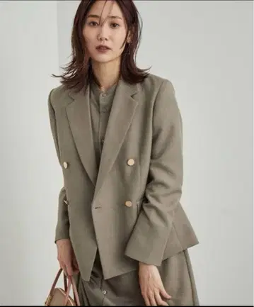 로페피크닉 울 라이크 삭소니 골드 버튼 자켓 (숏 기장)