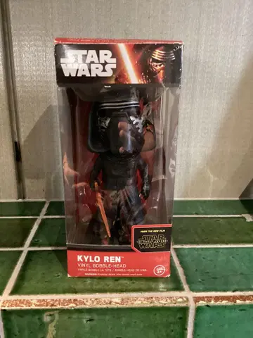 Star Wars Kylo Ren Vinyl Bobble-Head