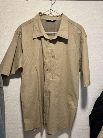 The North Face XL 베이지 반팔 셔츠