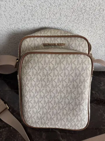 MICHAEL KORS 모노그램 숄더백