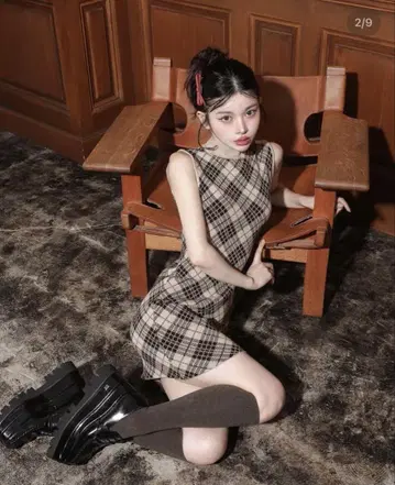 Darich 체크 자카드 슬리브리스 니트 미니 원피스