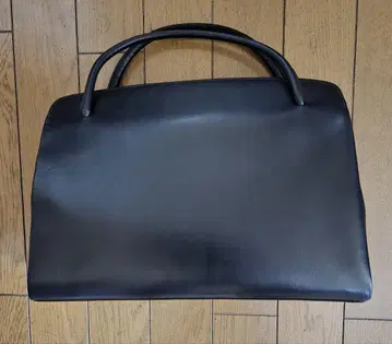 블랙 가죽 핸드백