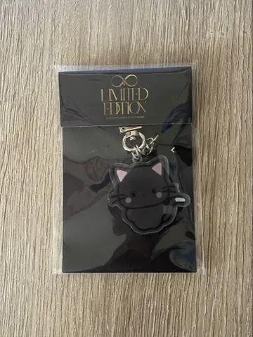 INFINITE 엘 LIMITED ACRYLIC KEYRING (L)