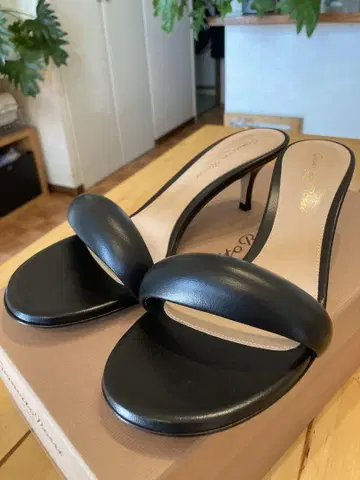 Giannico Rossi 블랙 가죽 뮬